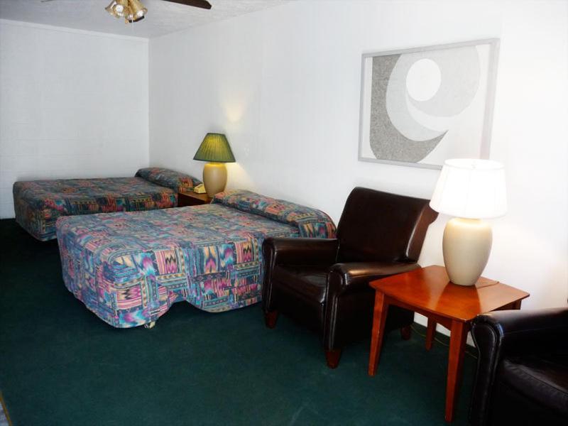 The Charles Motel And Hot Springs Spa Truth or Consequences Room photo